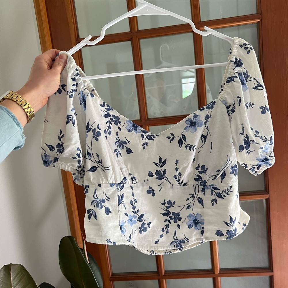 Hollister Blue Floral Puff-Sleeve Crop Top